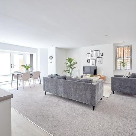 Modern 2 Bedroom Apartment In Preston Preston  Exterior photo